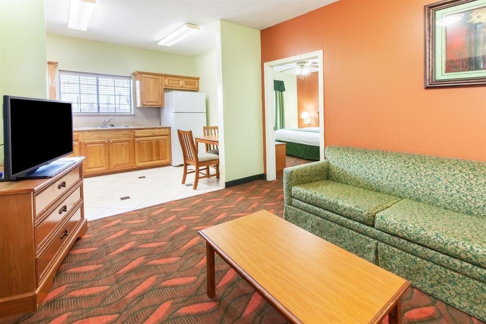 Days Inn & Suites By Wyndham Houston Hobby Airport Εξωτερικό φωτογραφία