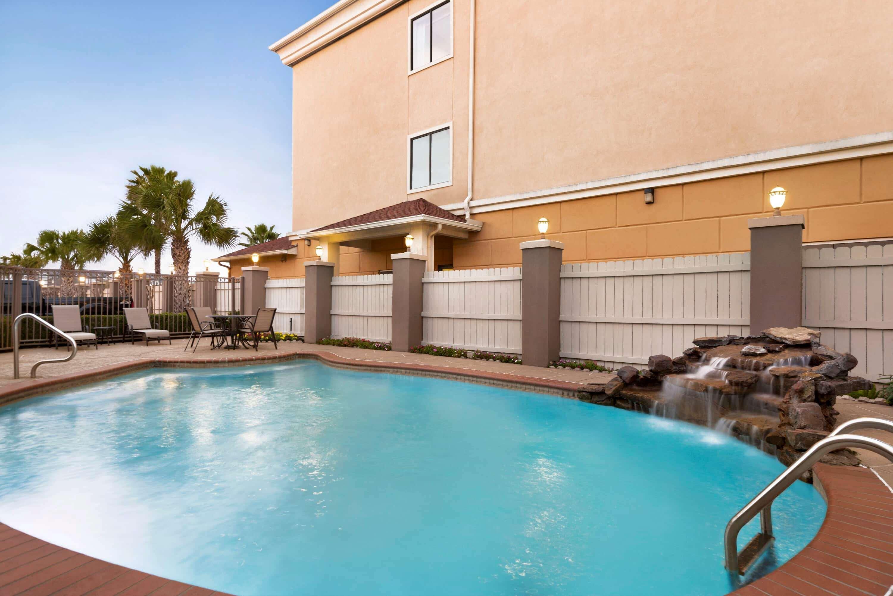 Days Inn & Suites By Wyndham Houston Hobby Airport Εξωτερικό φωτογραφία