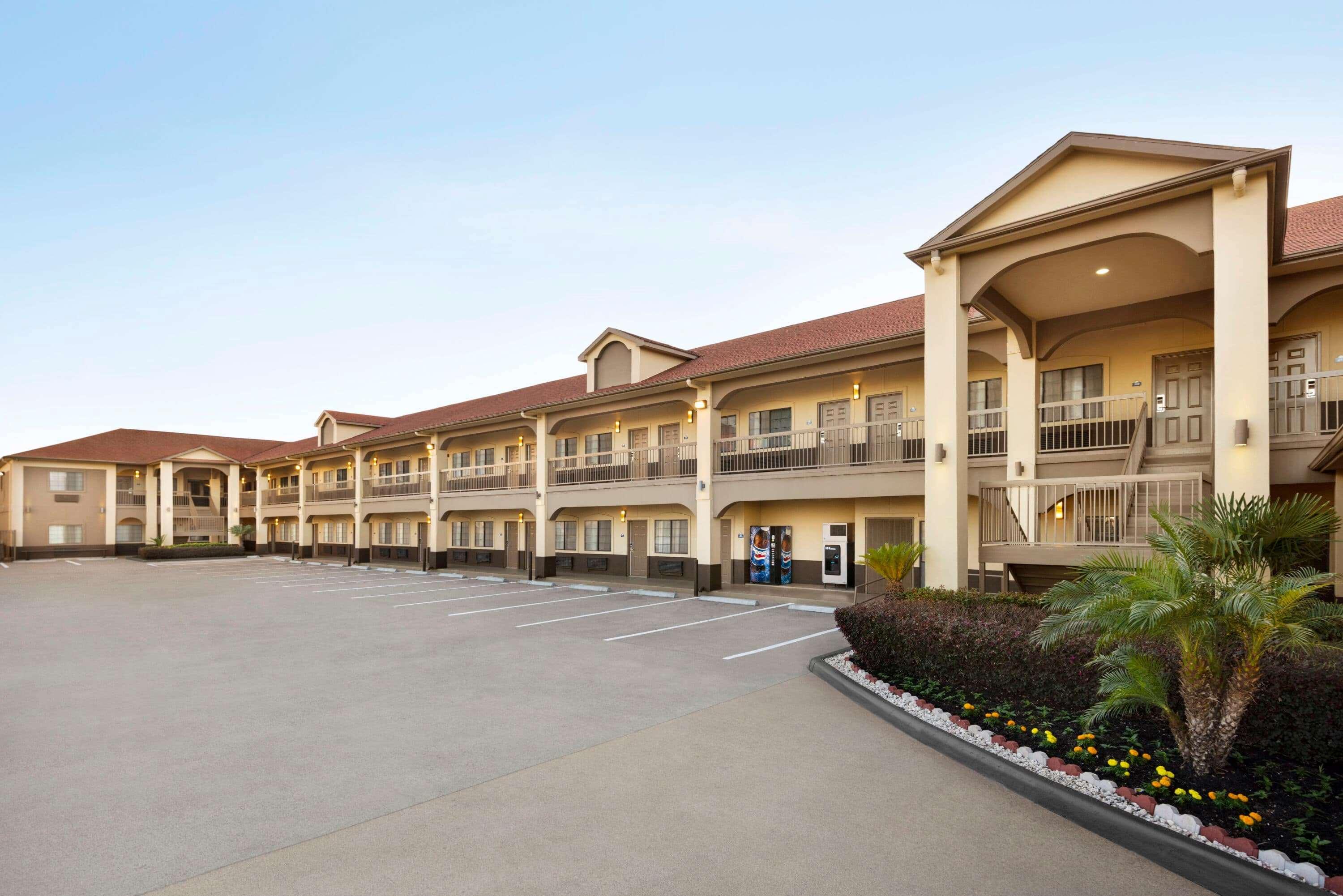Days Inn & Suites By Wyndham Houston Hobby Airport Εξωτερικό φωτογραφία
