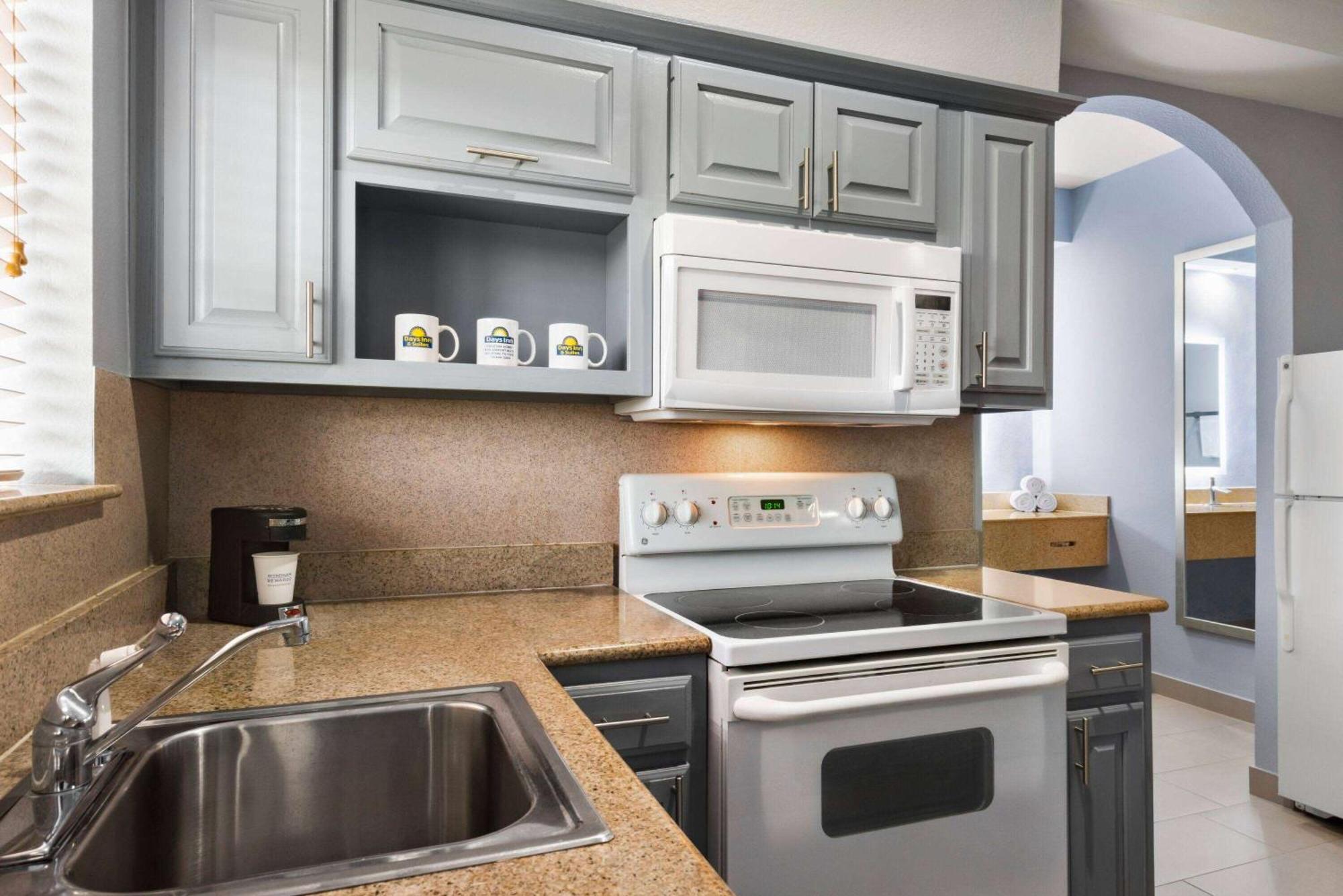 Days Inn & Suites By Wyndham Houston Hobby Airport Εξωτερικό φωτογραφία