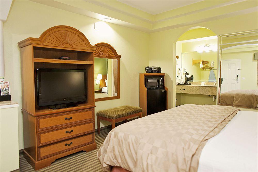 Days Inn & Suites By Wyndham Houston Hobby Airport Εξωτερικό φωτογραφία