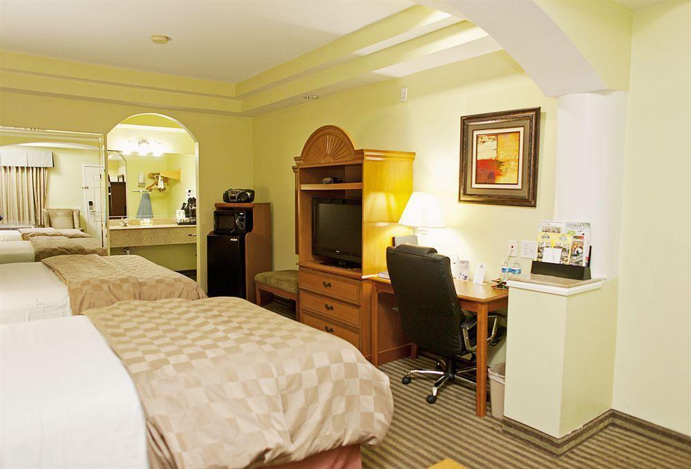 Days Inn & Suites By Wyndham Houston Hobby Airport Εξωτερικό φωτογραφία