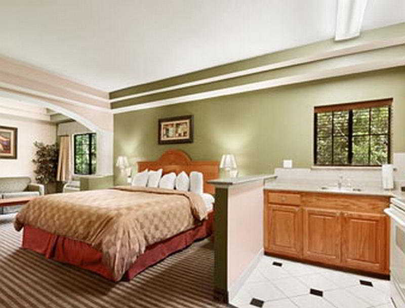 Days Inn & Suites By Wyndham Houston Hobby Airport Εξωτερικό φωτογραφία