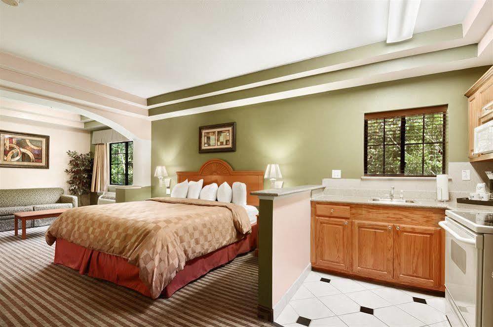 Days Inn & Suites By Wyndham Houston Hobby Airport Εξωτερικό φωτογραφία